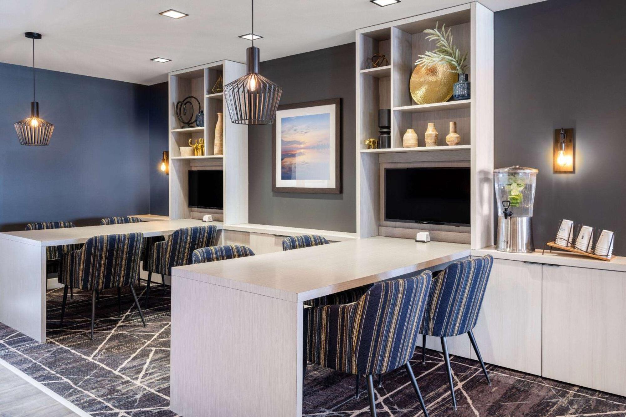 Microtel Inn & Suites By Wyndham Kanata Ottawa West Экстерьер фото