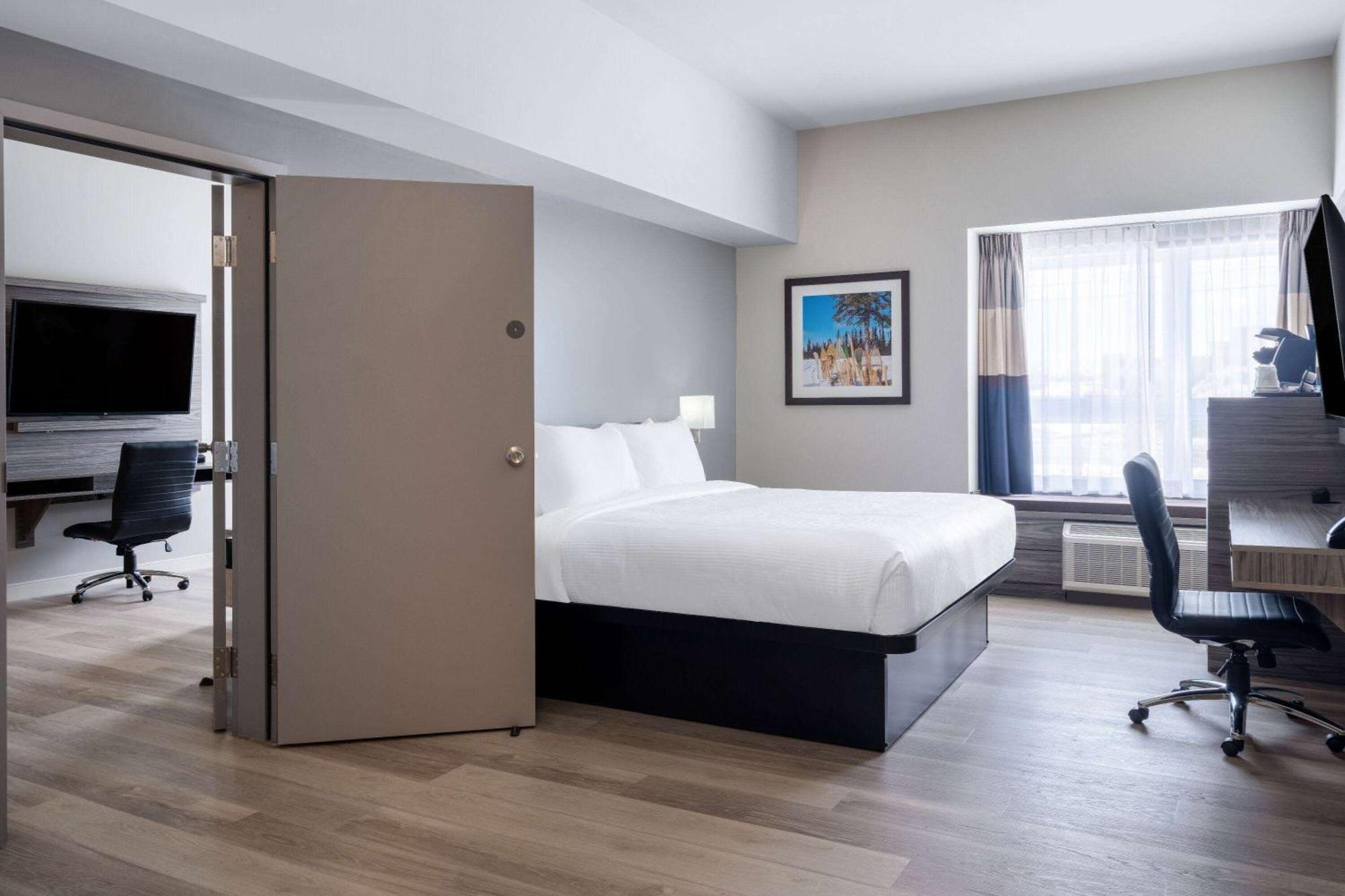 Microtel Inn & Suites By Wyndham Kanata Ottawa West Экстерьер фото