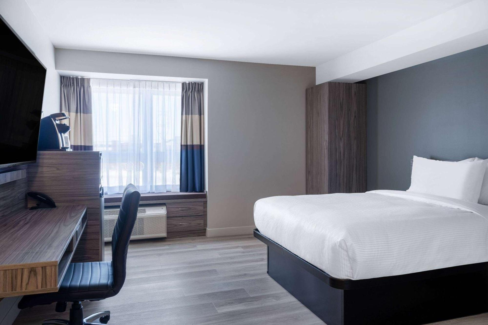 Microtel Inn & Suites By Wyndham Kanata Ottawa West Экстерьер фото