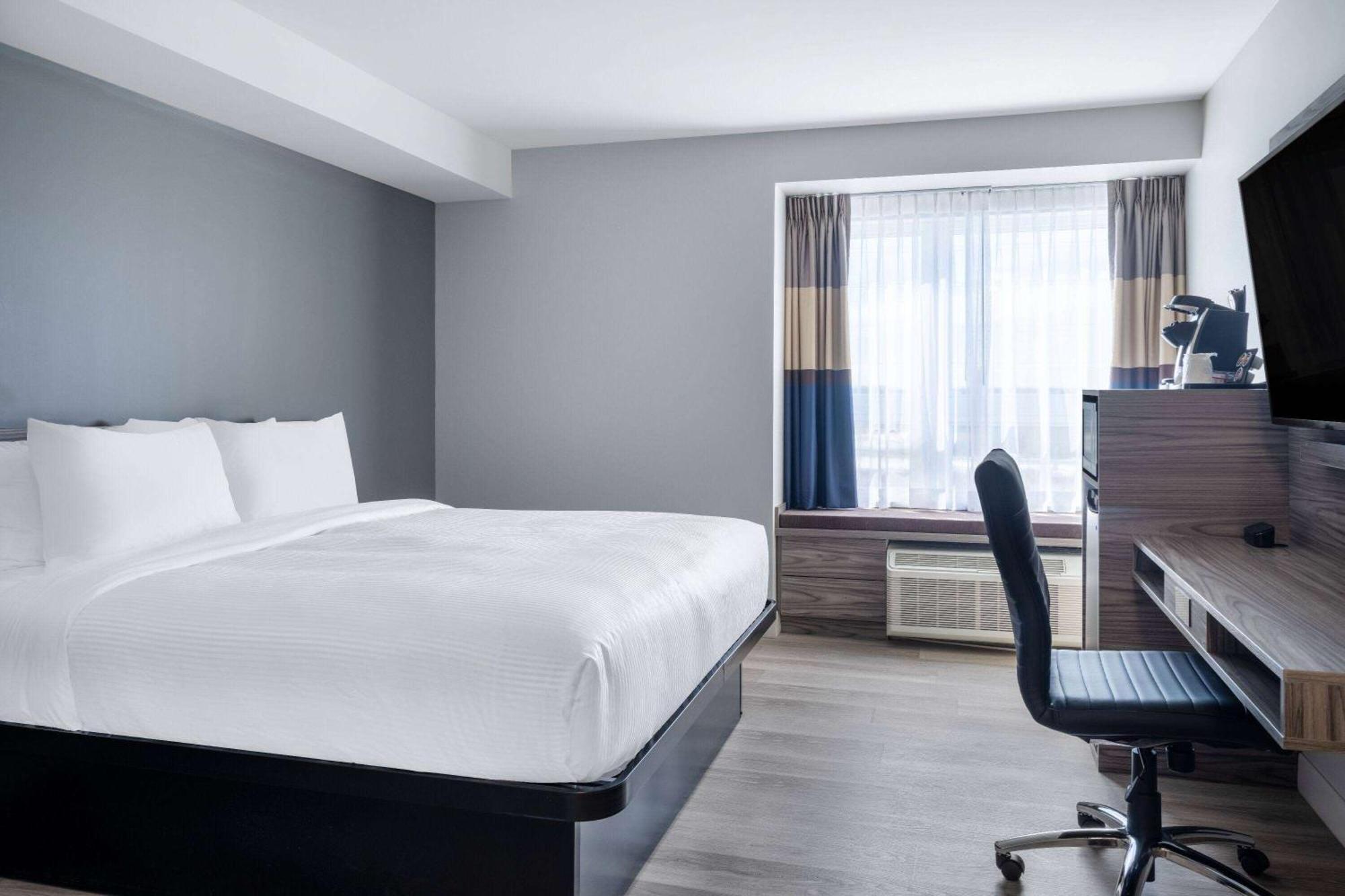 Microtel Inn & Suites By Wyndham Kanata Ottawa West Экстерьер фото