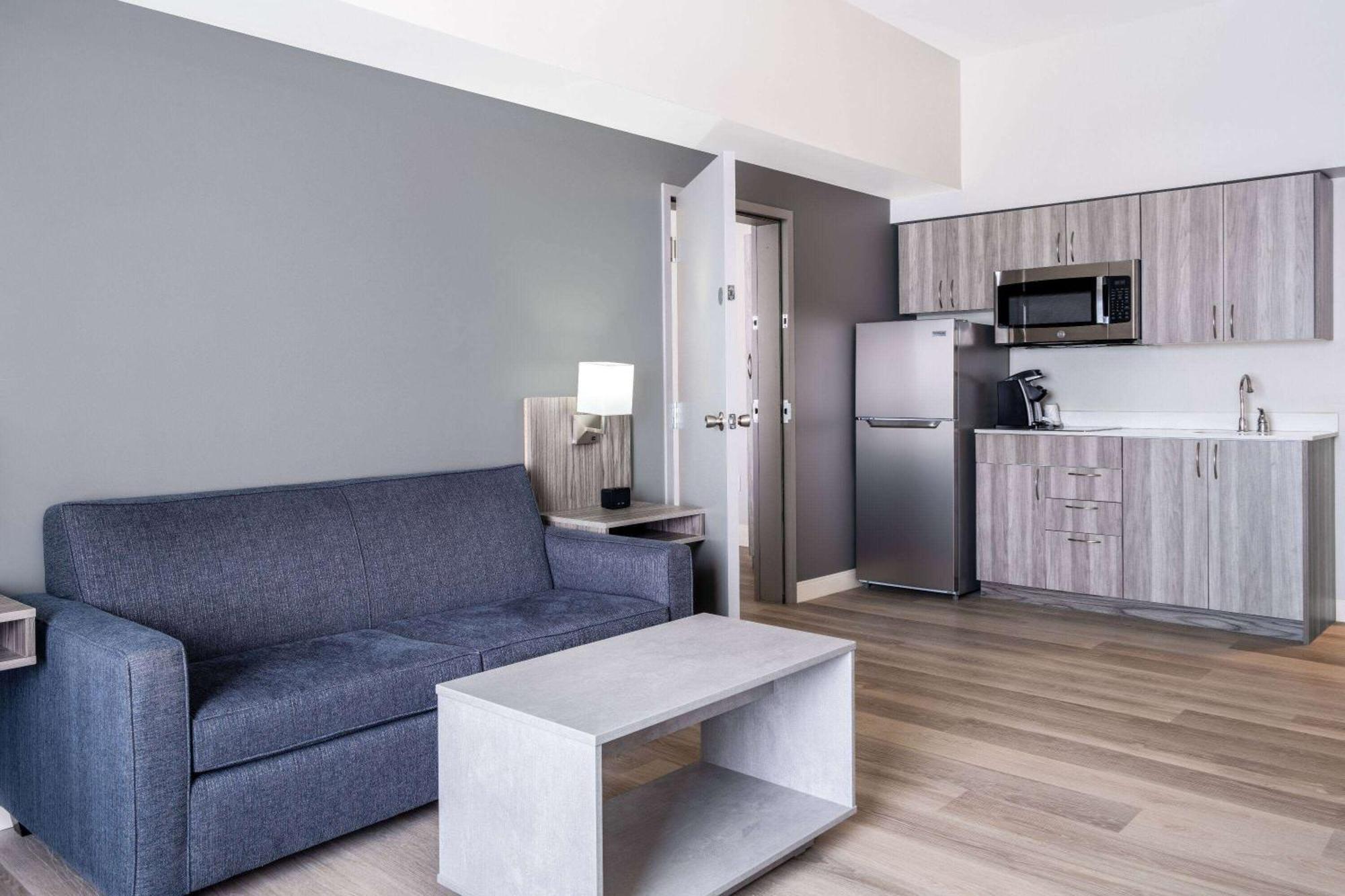 Microtel Inn & Suites By Wyndham Kanata Ottawa West Экстерьер фото